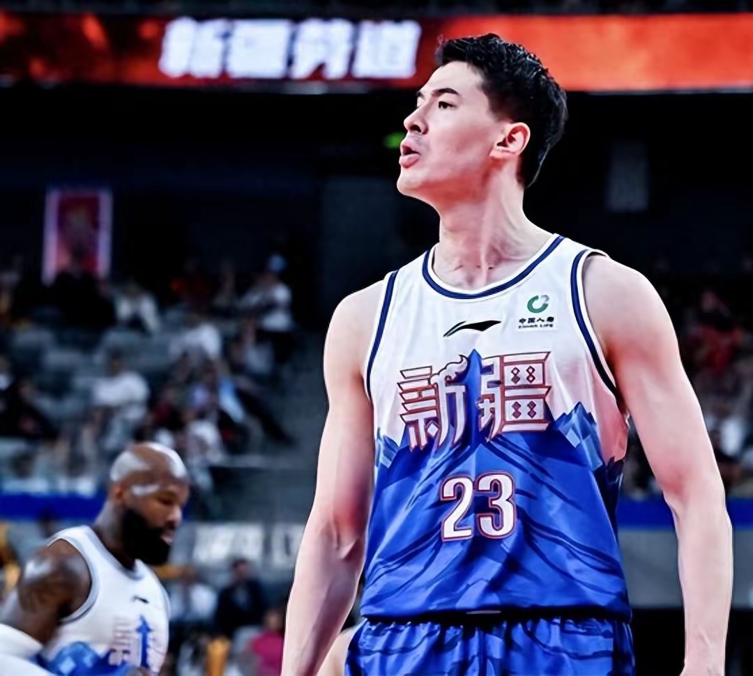 阿扎伦卡迎来十赛季出色发挥,RNG观众热烈欢呼!