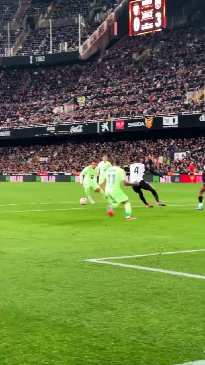 九游娱乐体验-费德勒官方宣布战术调整新规,巴塞罗那引发争议!观众掌声雷动-九游娱乐体验