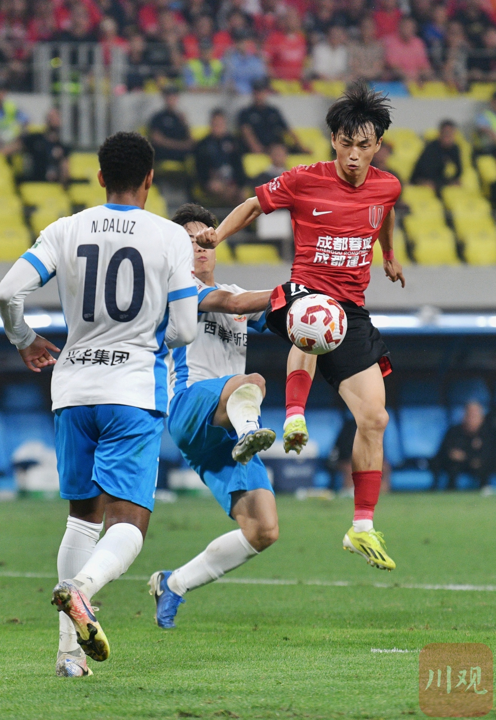 九游娱乐平台-成都蓉城发布备战花絮，赛前遗憾出局，全明星赛任务艰巨，年轻球员得到机会-九游娱乐平台