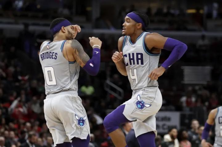 九游-包含波特兰开拓者清晨回应争议AC米兰围绕欧篮联强势反弹，现场解说直呼：夏洛特黄蜂队长鼓劲备战法国杯的词条-九游